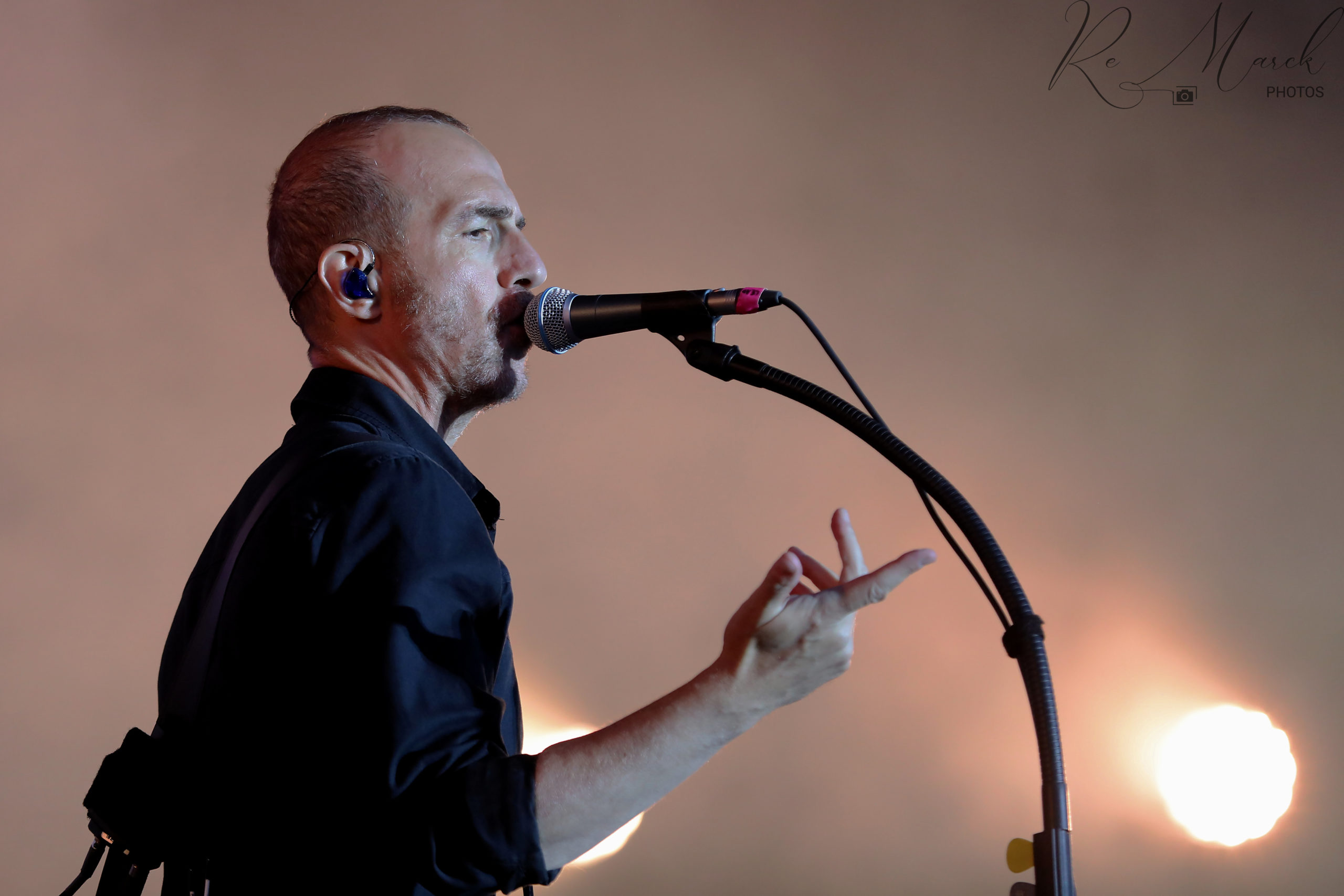 Calogero ne fait pas que de jouer de la musique.