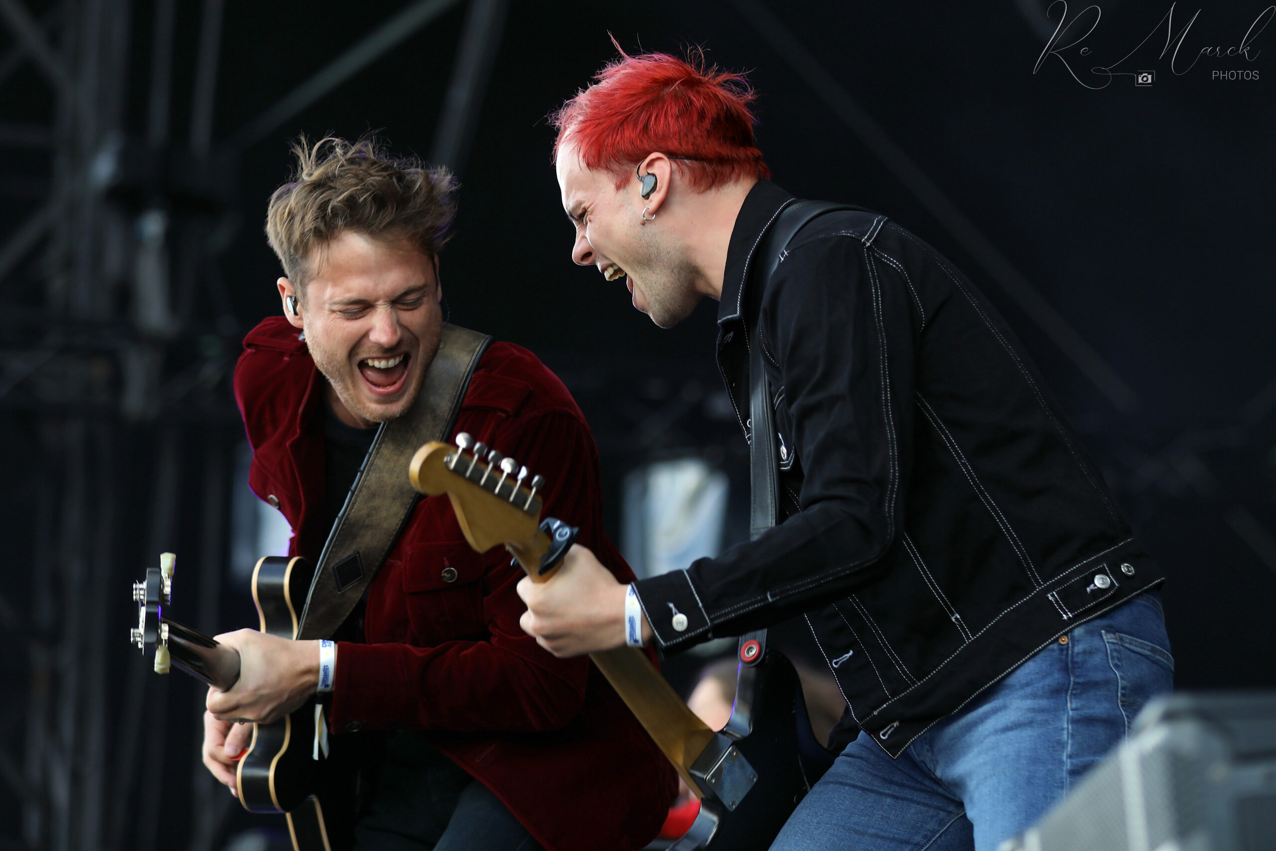 xxAdé guitariste 3 Solidarites23 D