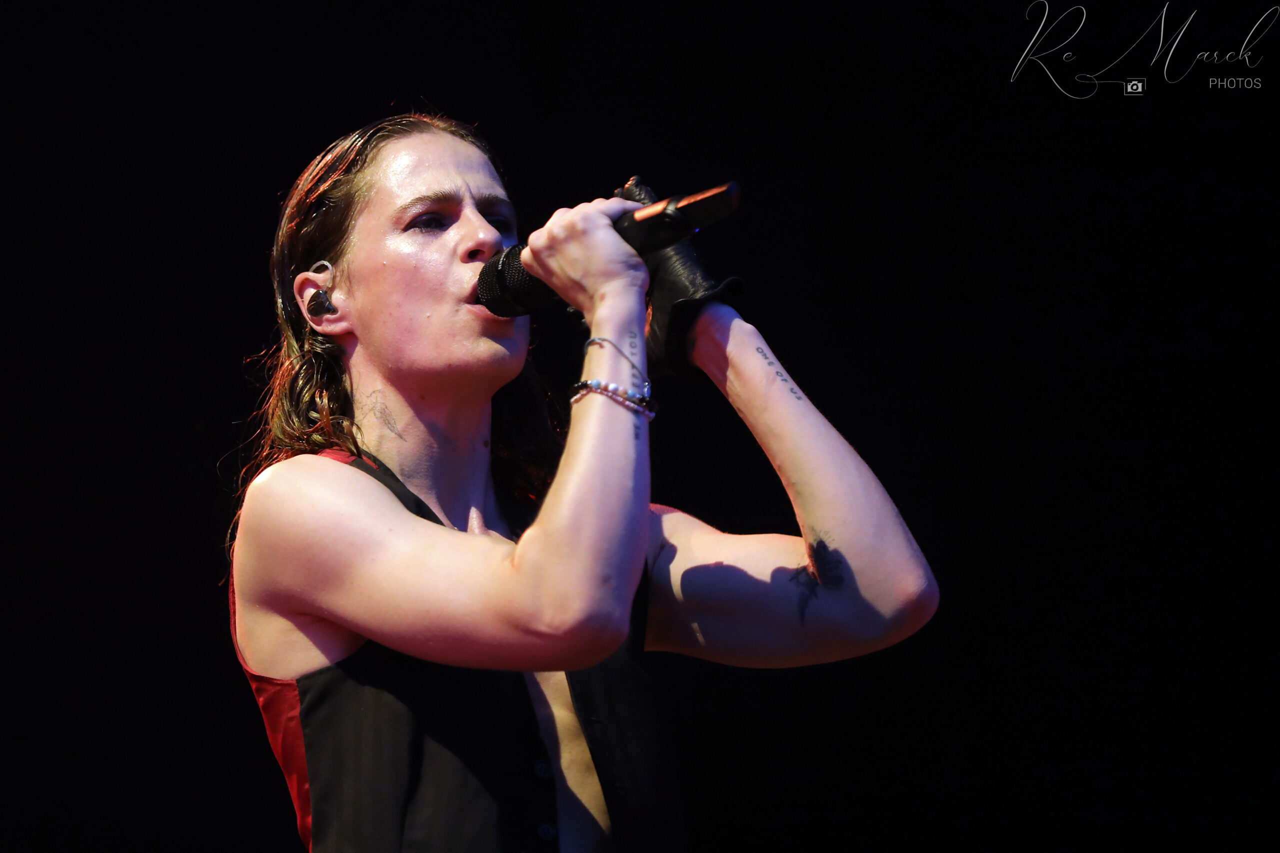 Christine and the Queens 3 CV23