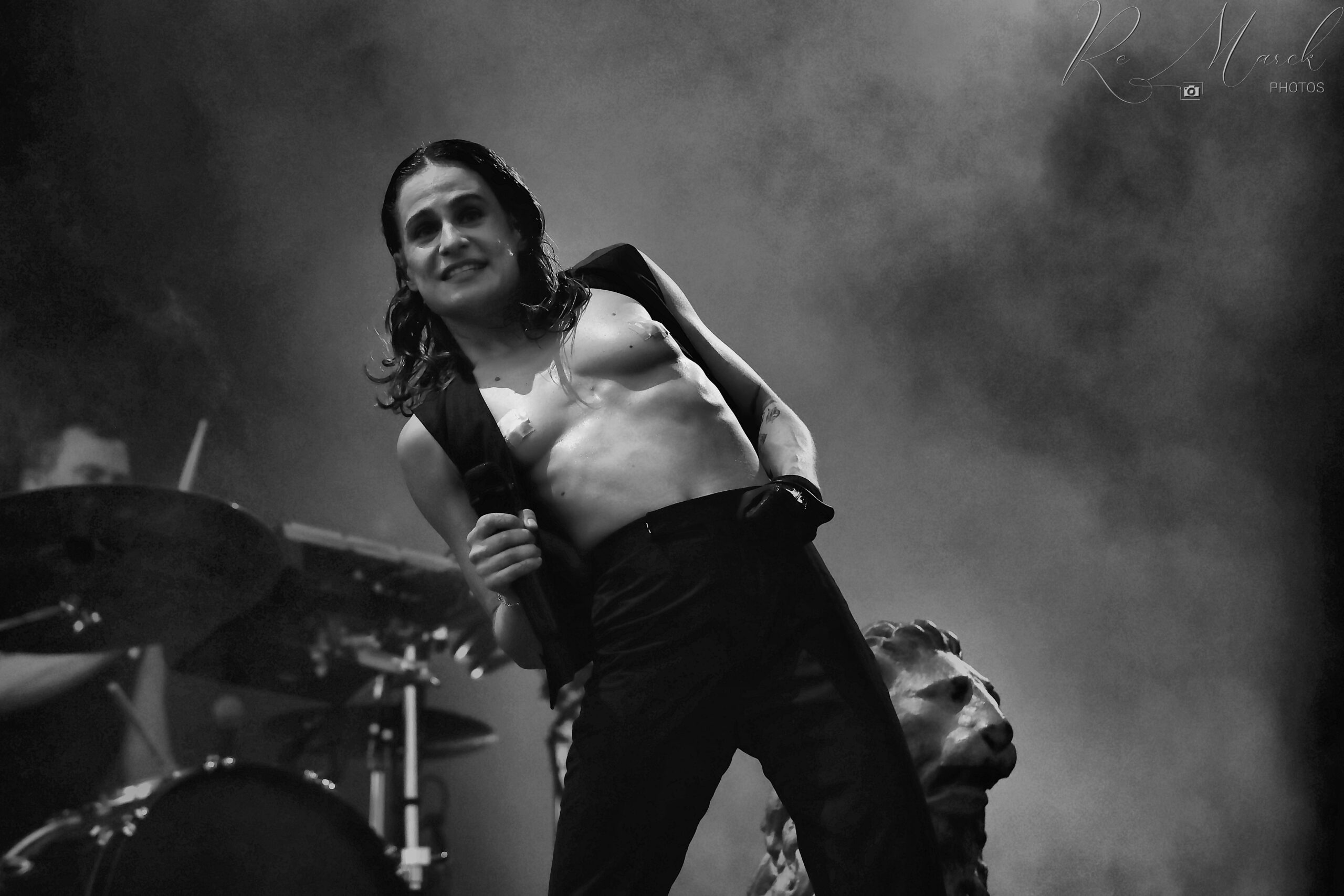 Christine and the Queens 8 CV23