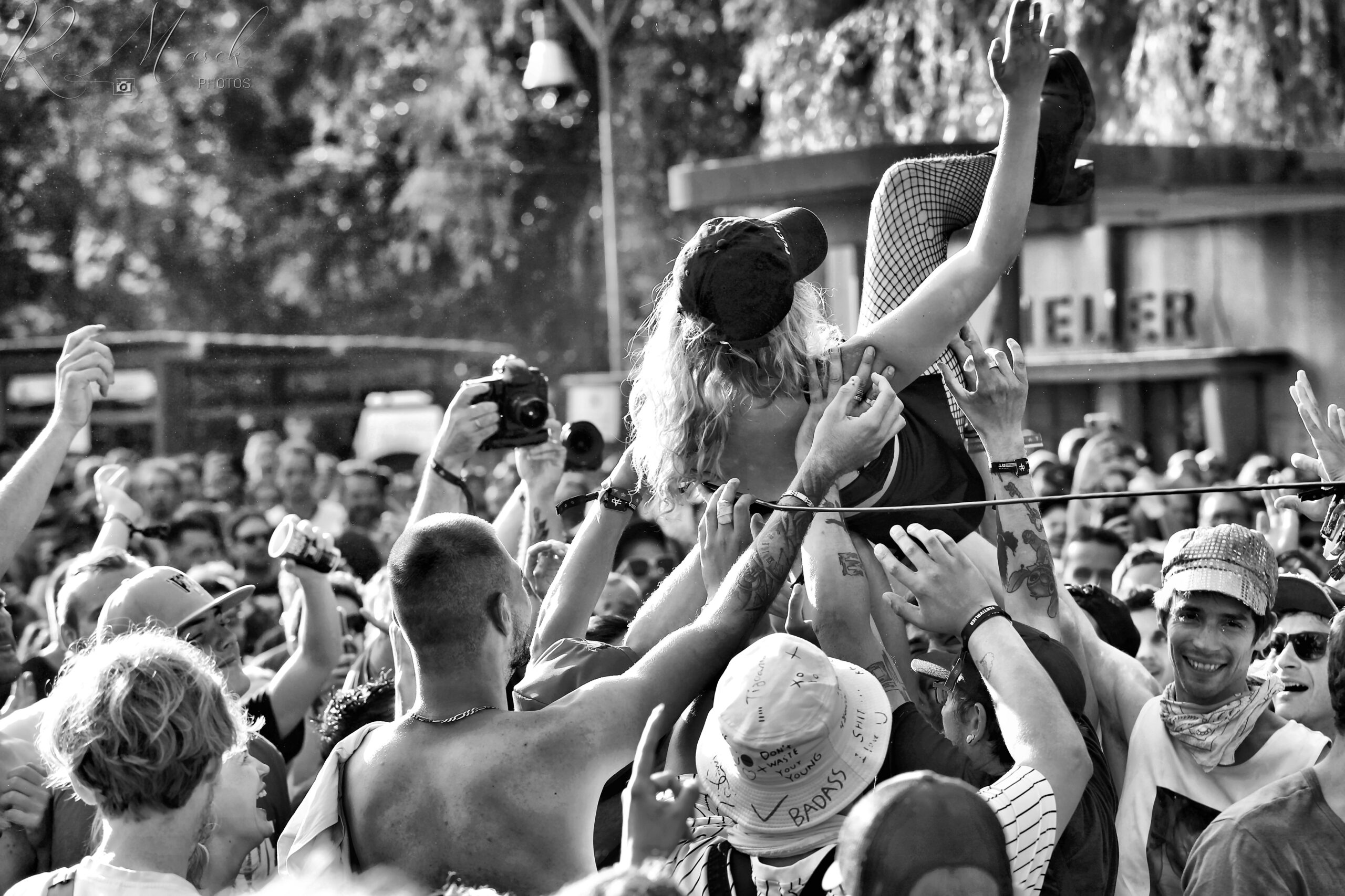 La douce folie des Lambrini Girls.