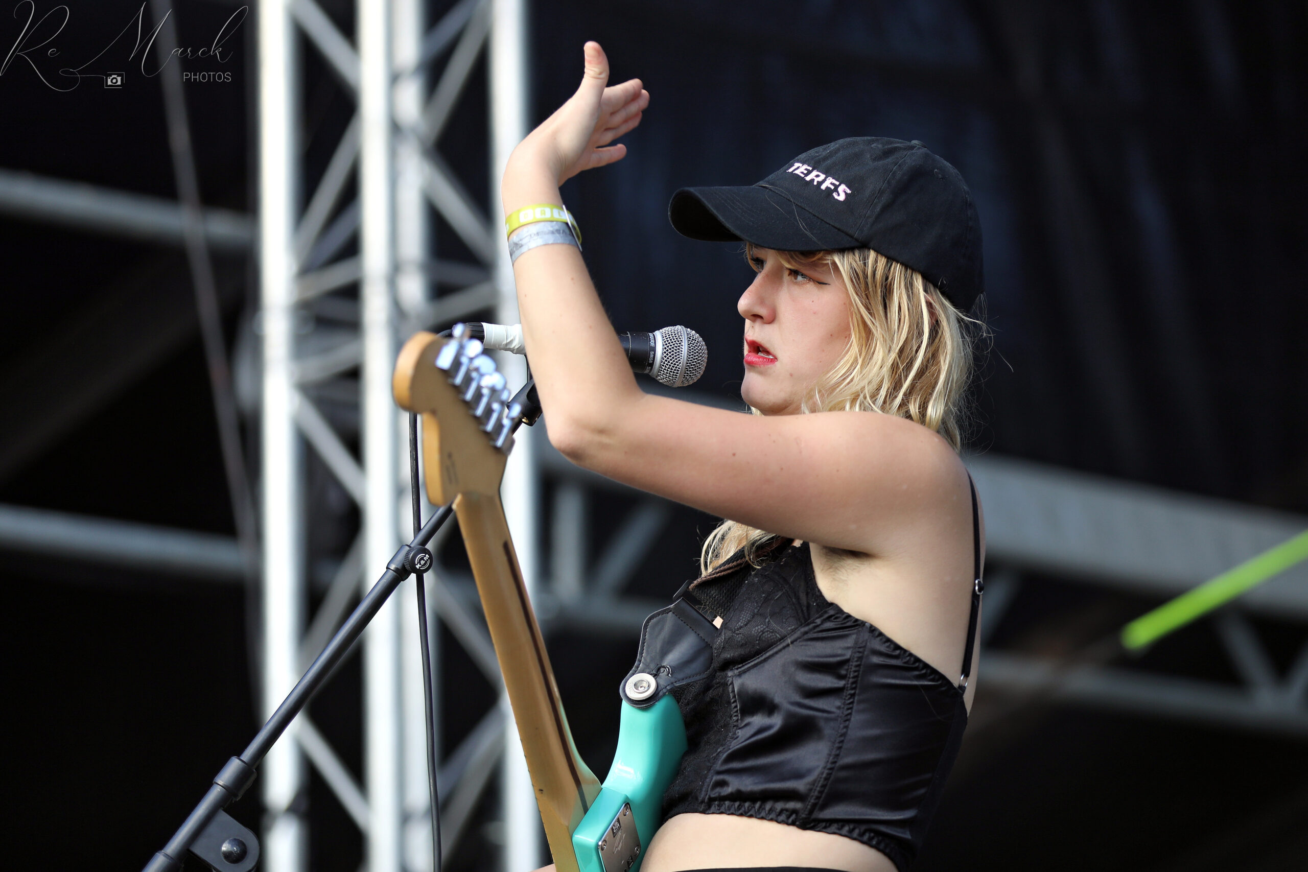 Lambrini Girls 3 Cabaret Vert 2023