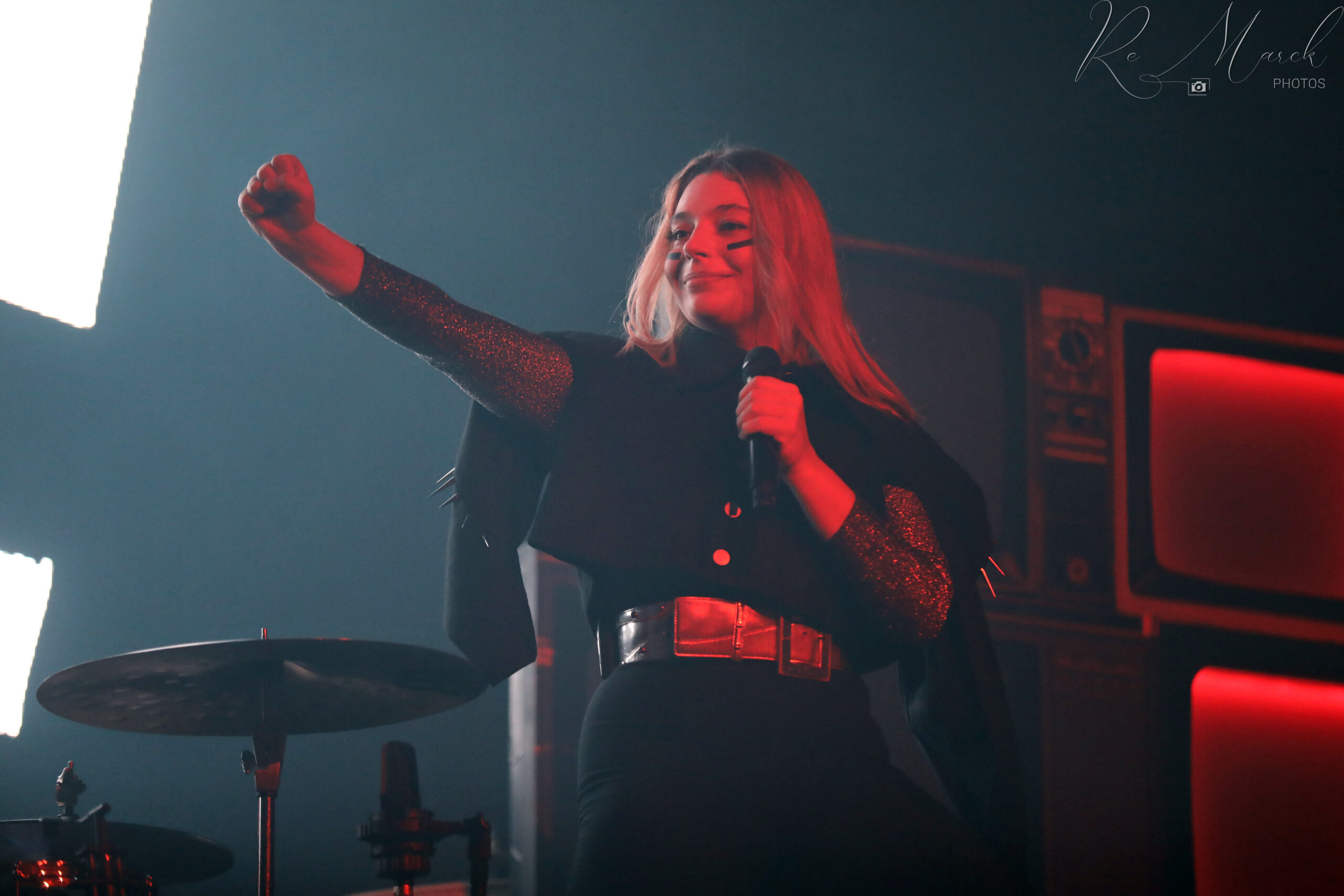 xHyphen-Hyphen-27-OM23