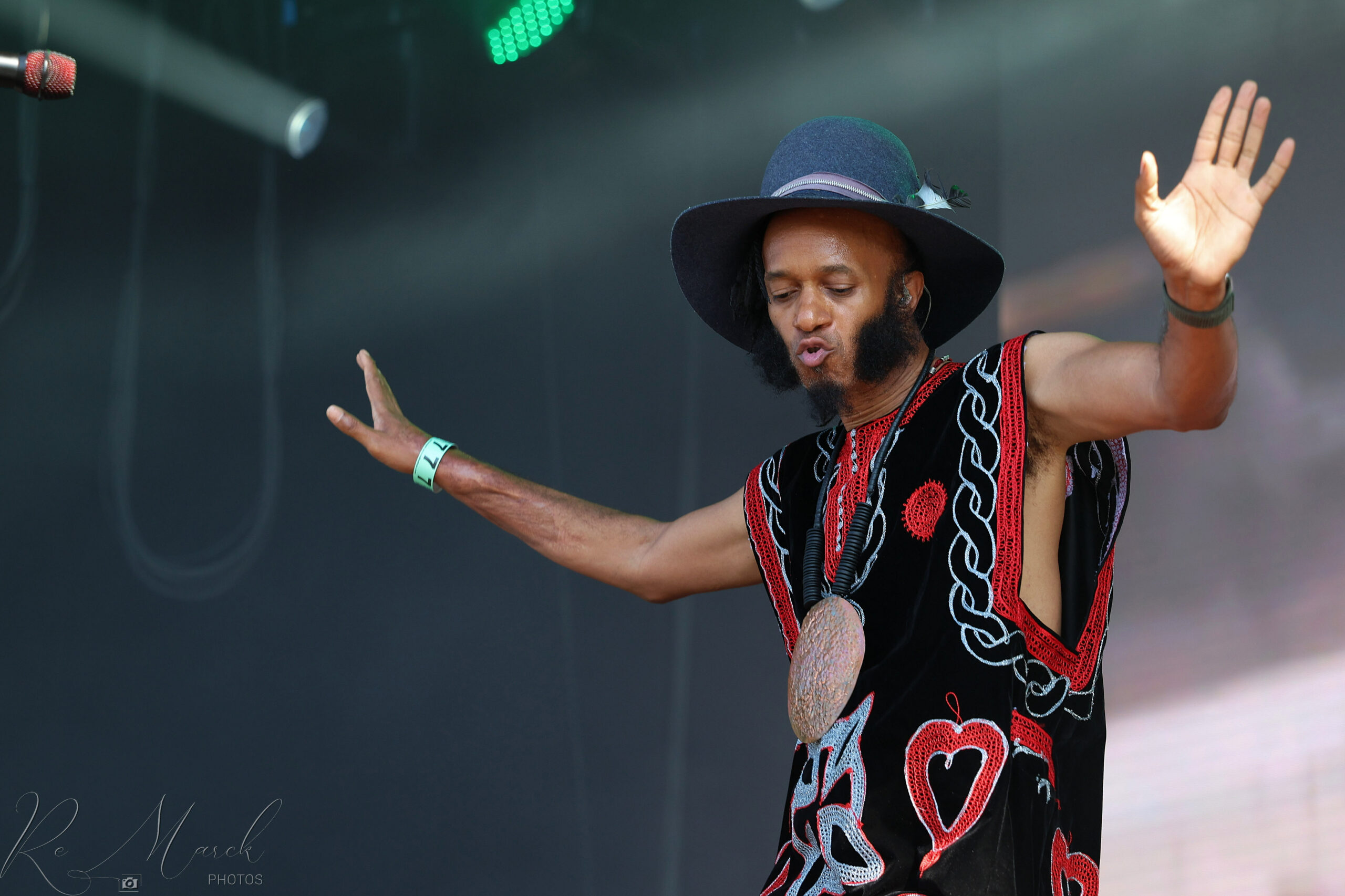 xxFantastic Negrito 11 NBF24 V