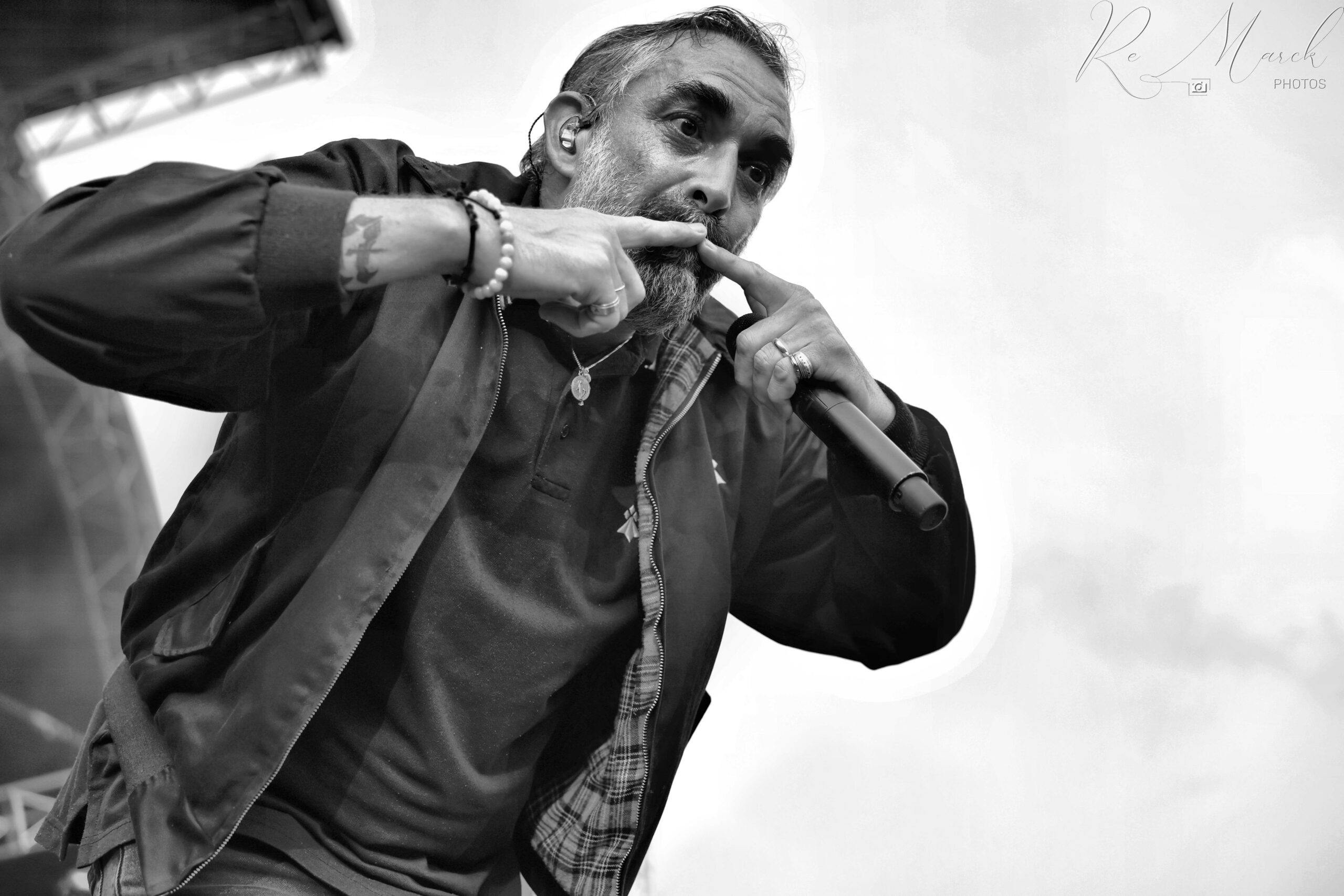 xxMass Hysteria 18 Cabaret Vert 24 D