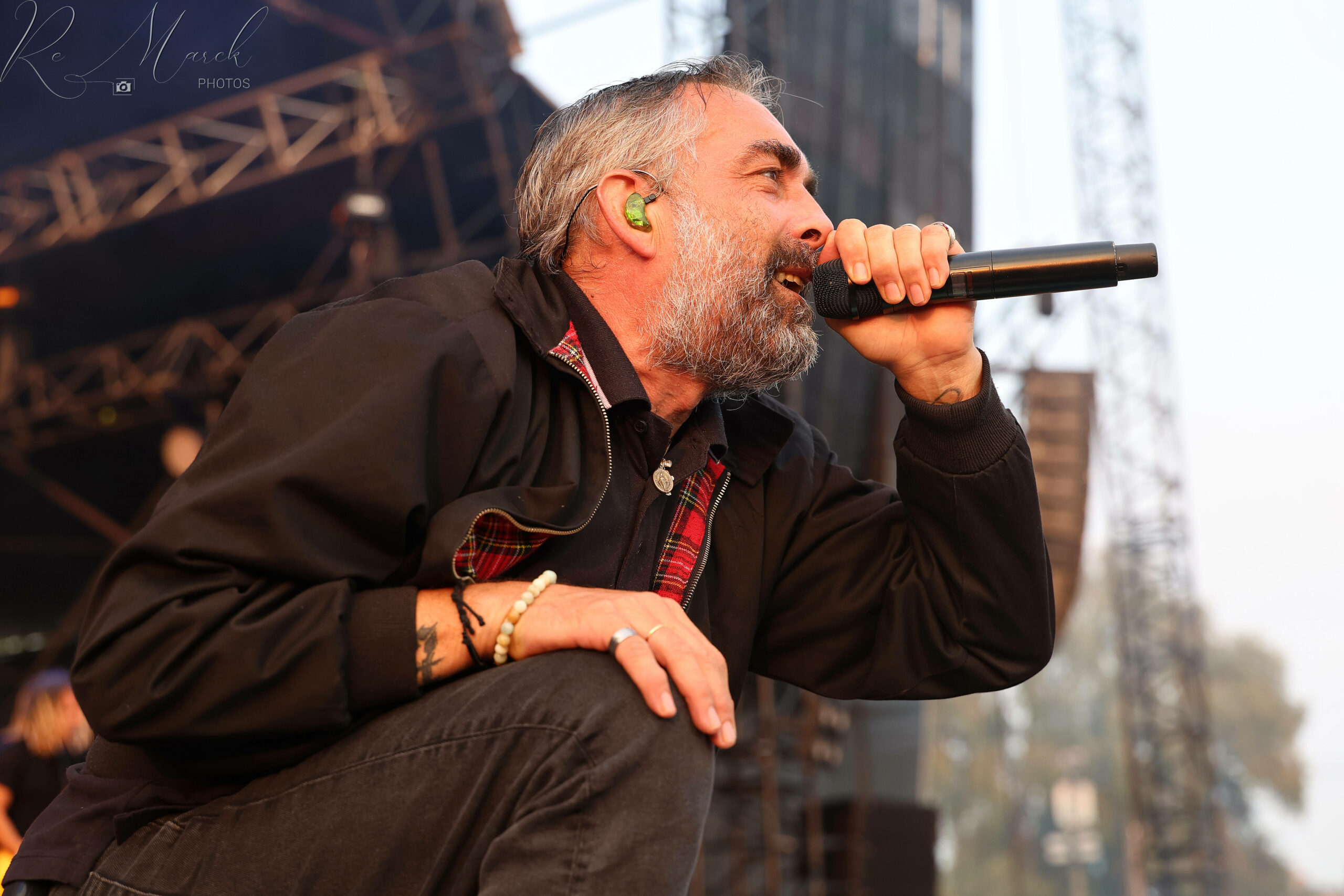 xxMass Hysteria 5 Cabaret Vert 24 D