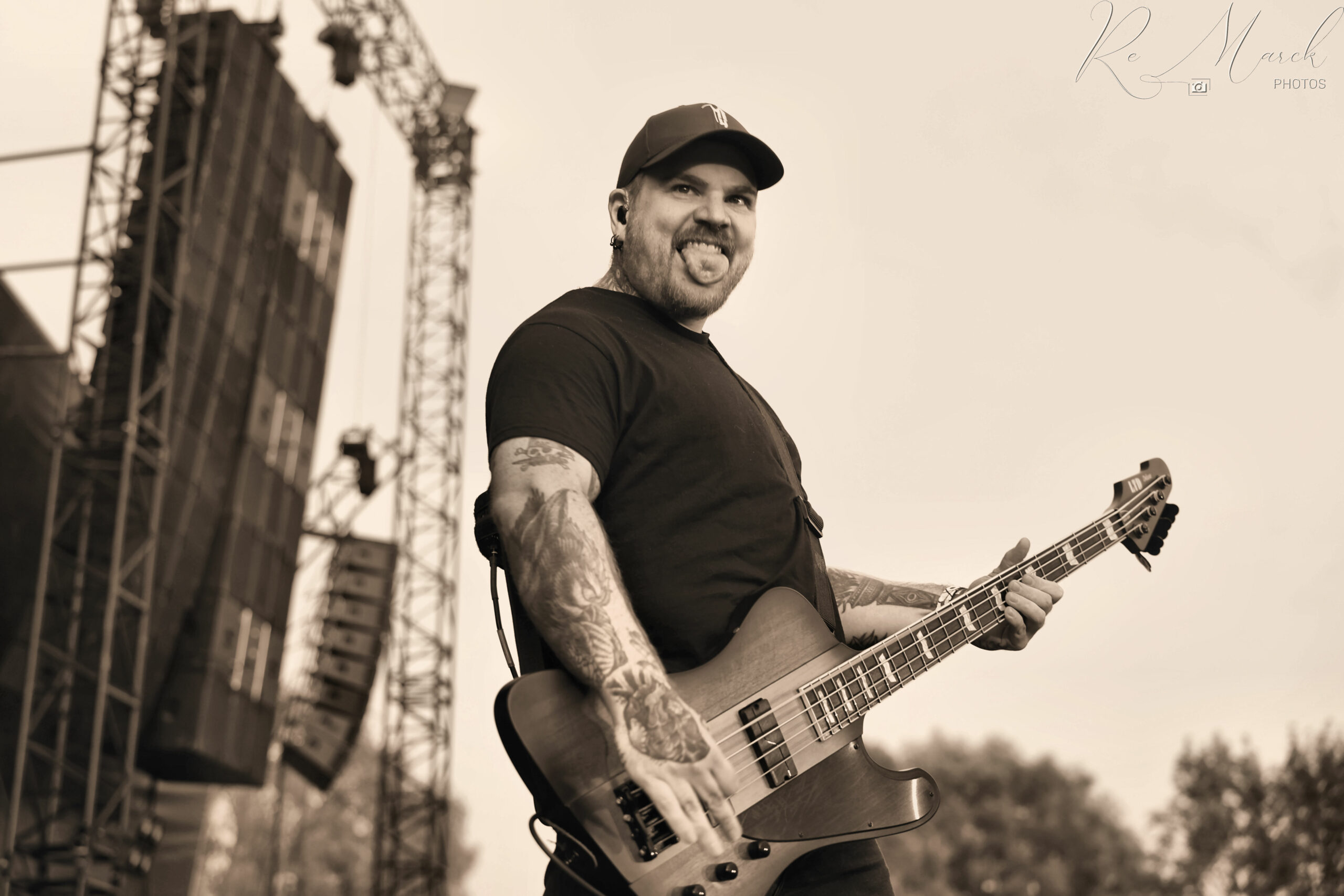 xxMass Hysteria 6 Cabaret Vert 24 D