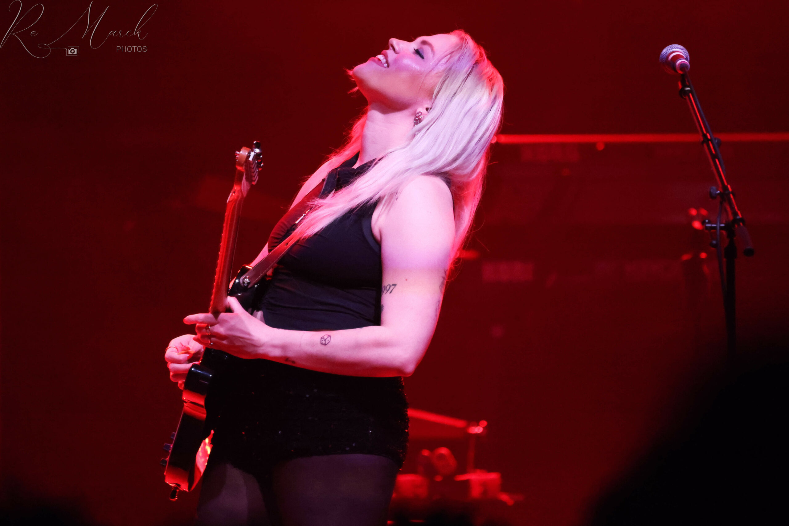 Casey McQuillen 40 Anastacia25