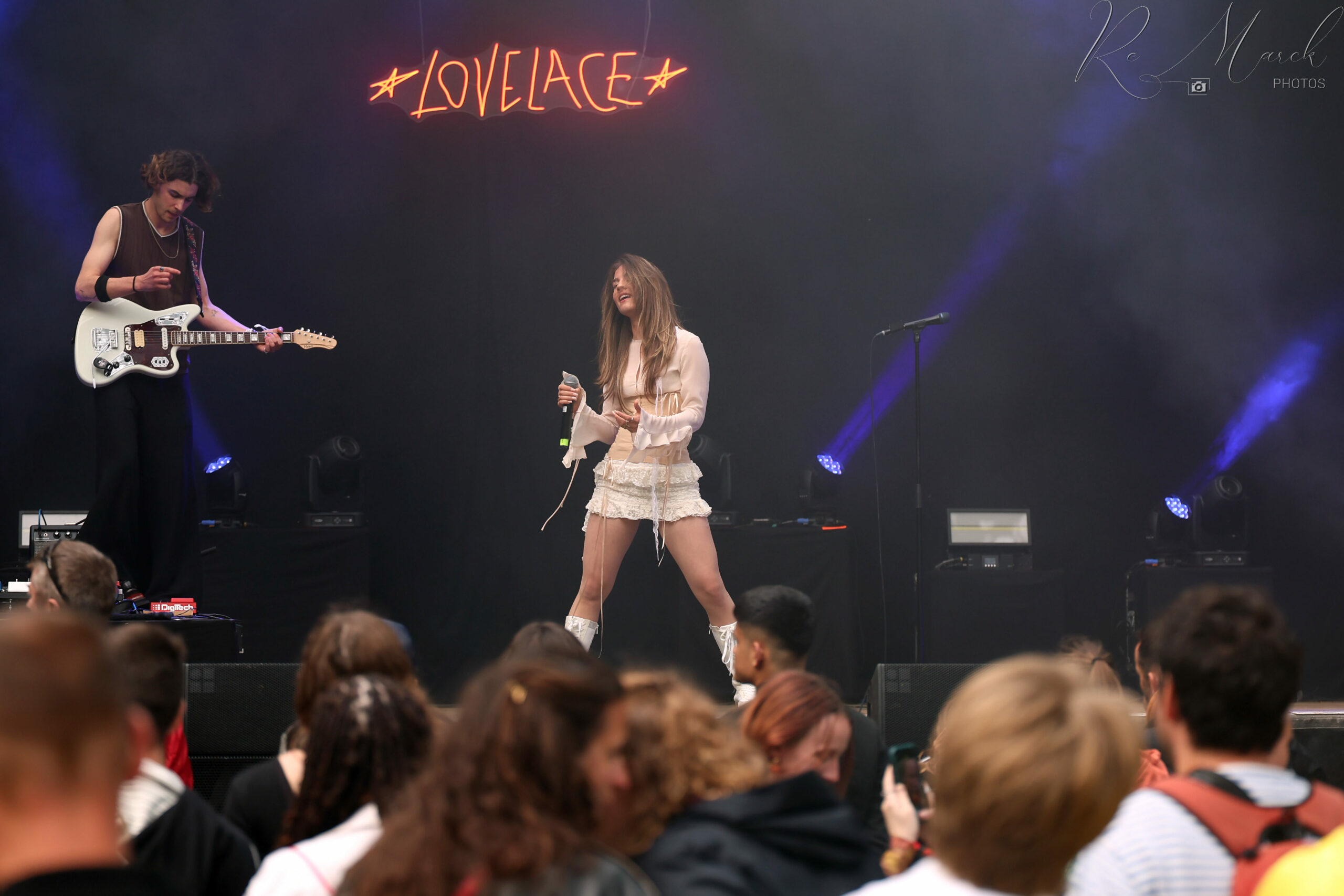 Solann et Lovelace, deux artistes qui déploient leurs ailes à l’aide de leur plume.