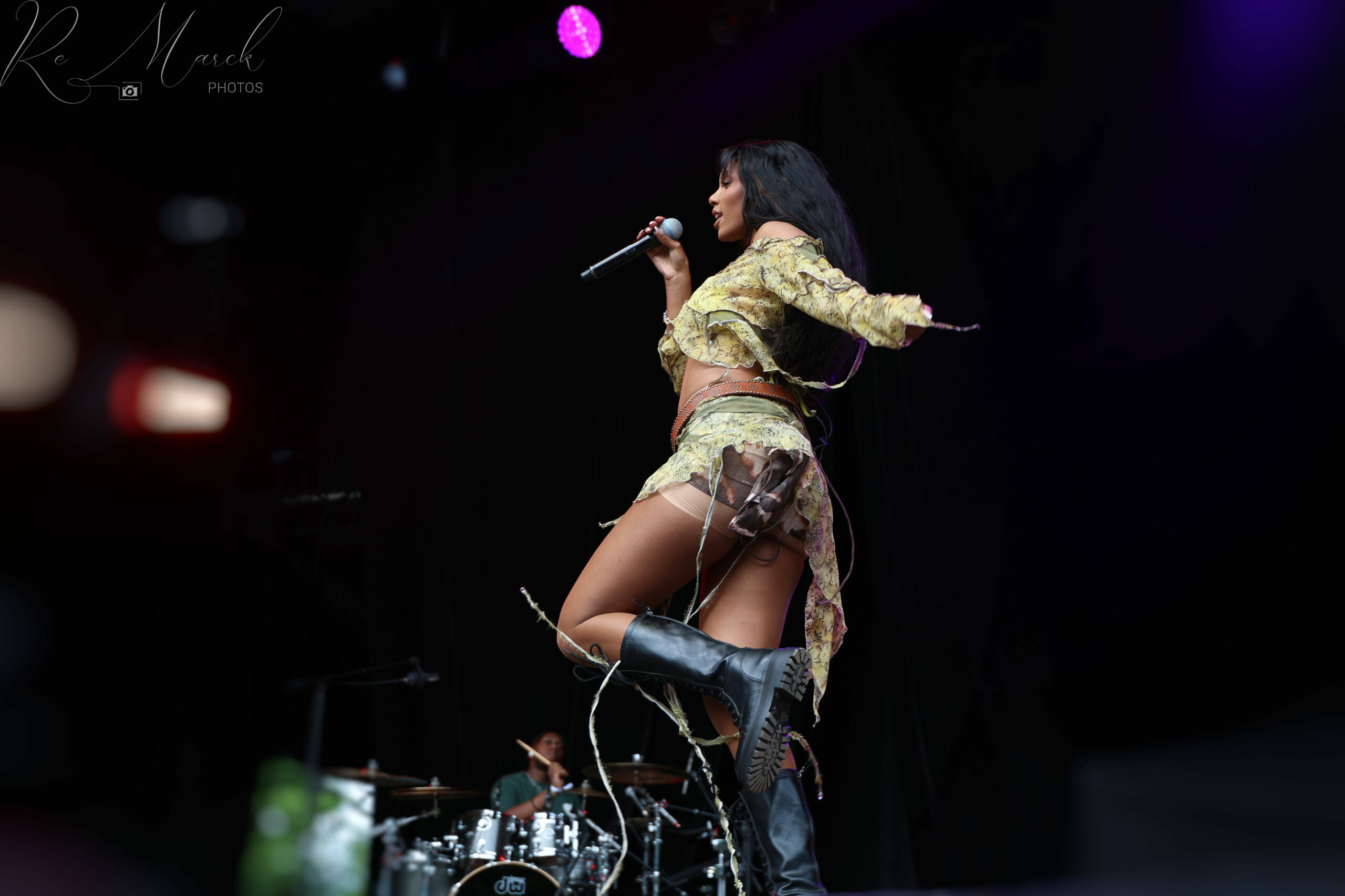 Ronisia apporte un vent de fraicheur sur la RnB francophone.