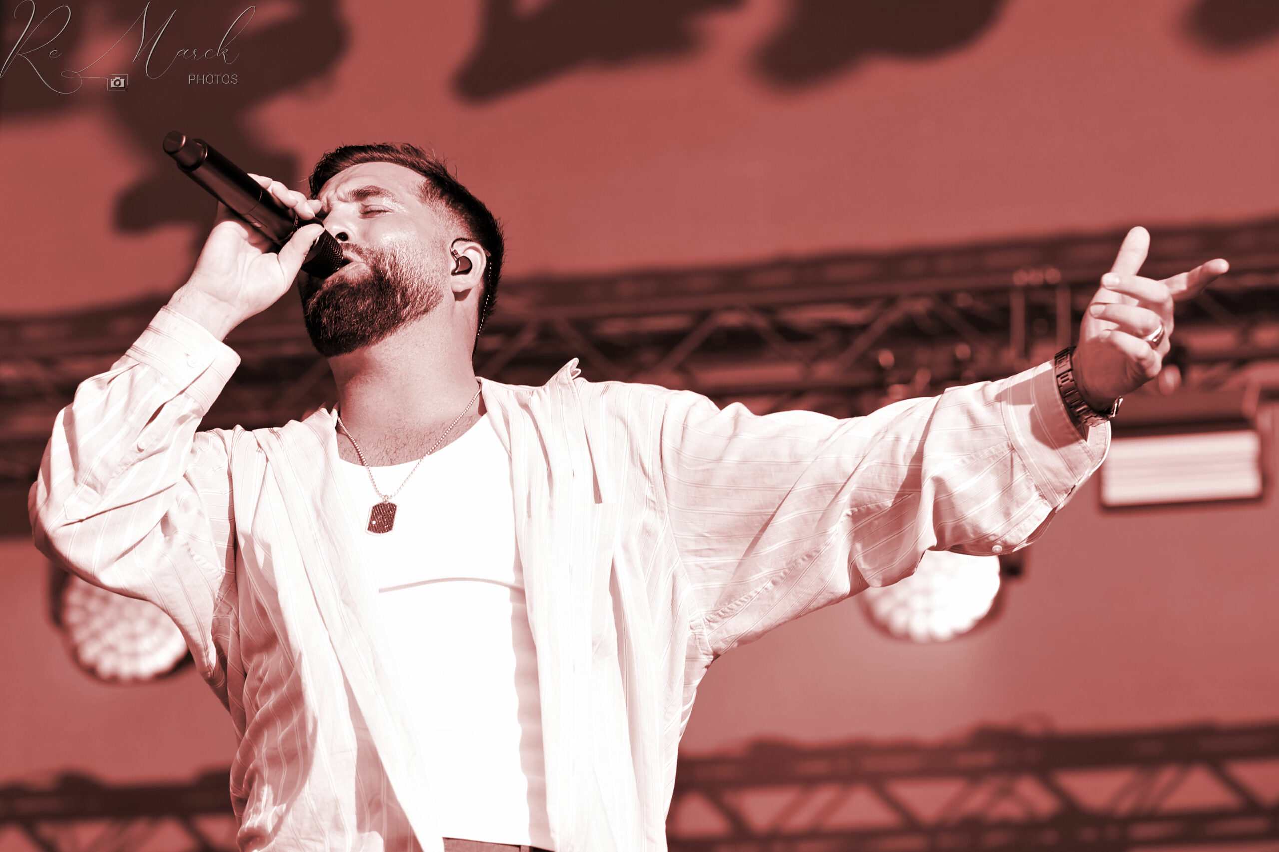 Les rythmes endiablés de Kendji font vibrer Bertrix.