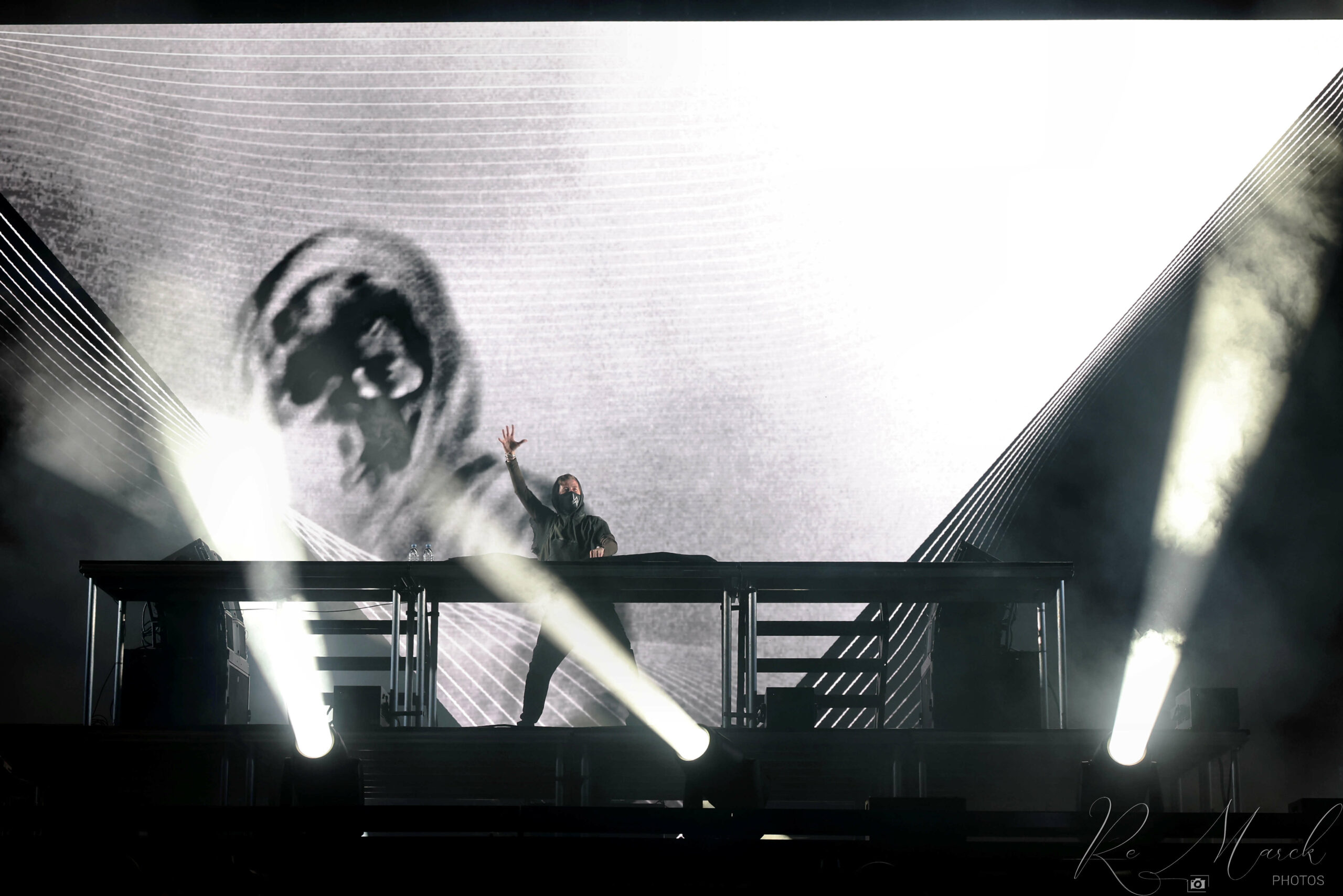 xxAlan Walker 19 CabaretVert25 S