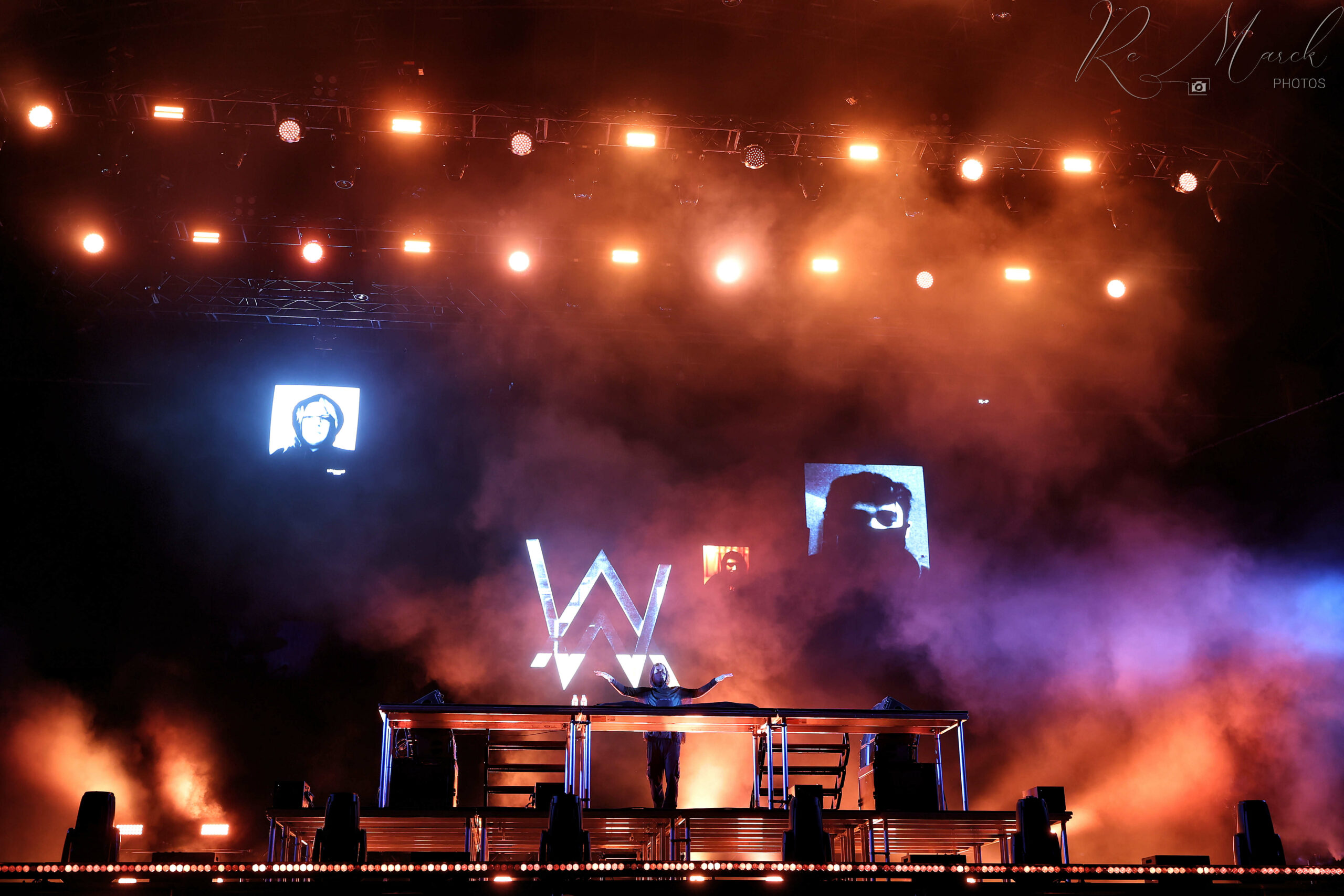 xxAlan Walker 21 CabaretVert25 S
