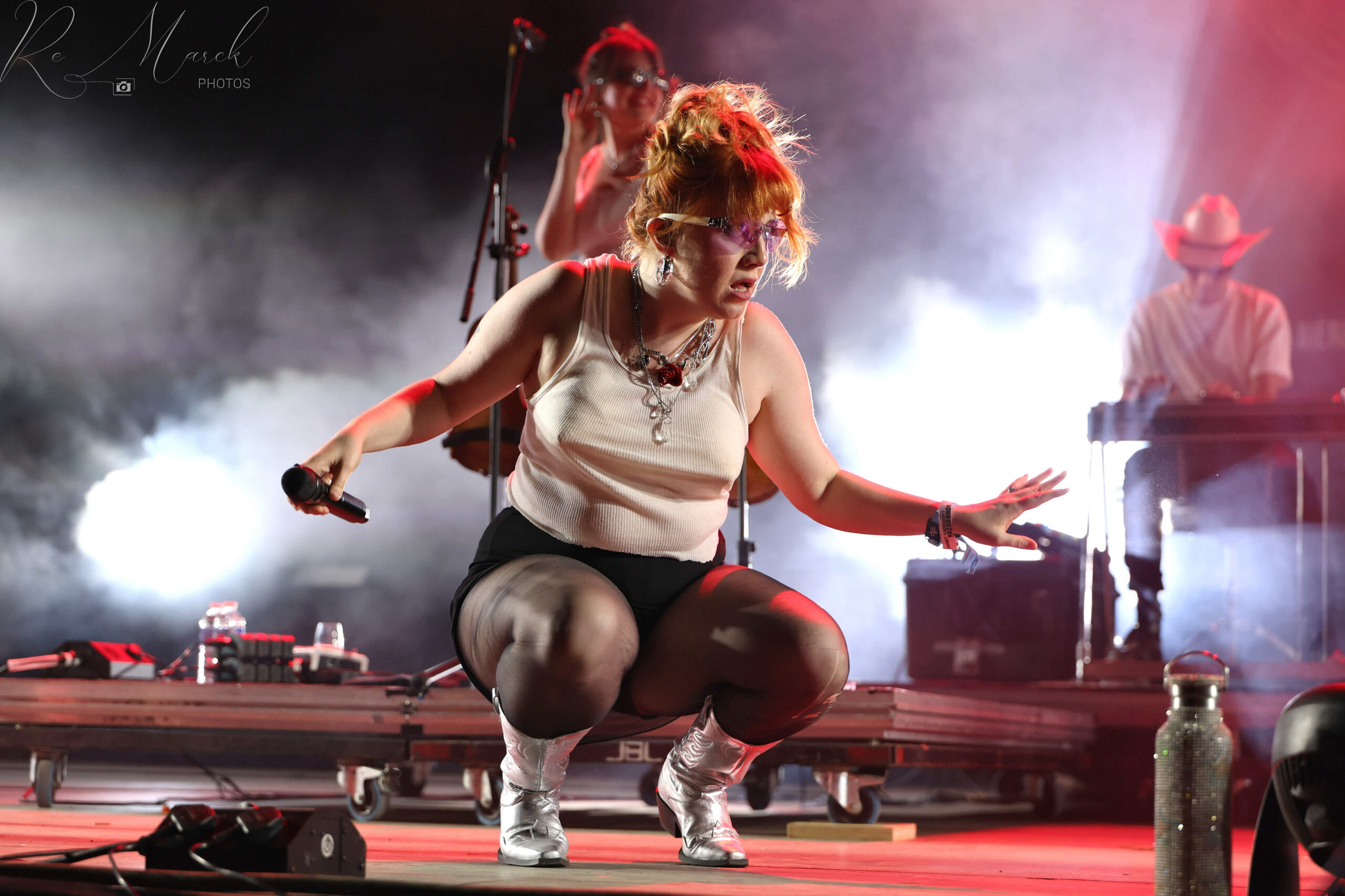 La tornade CMAT souffle une douce folie sur la scène Razorback.