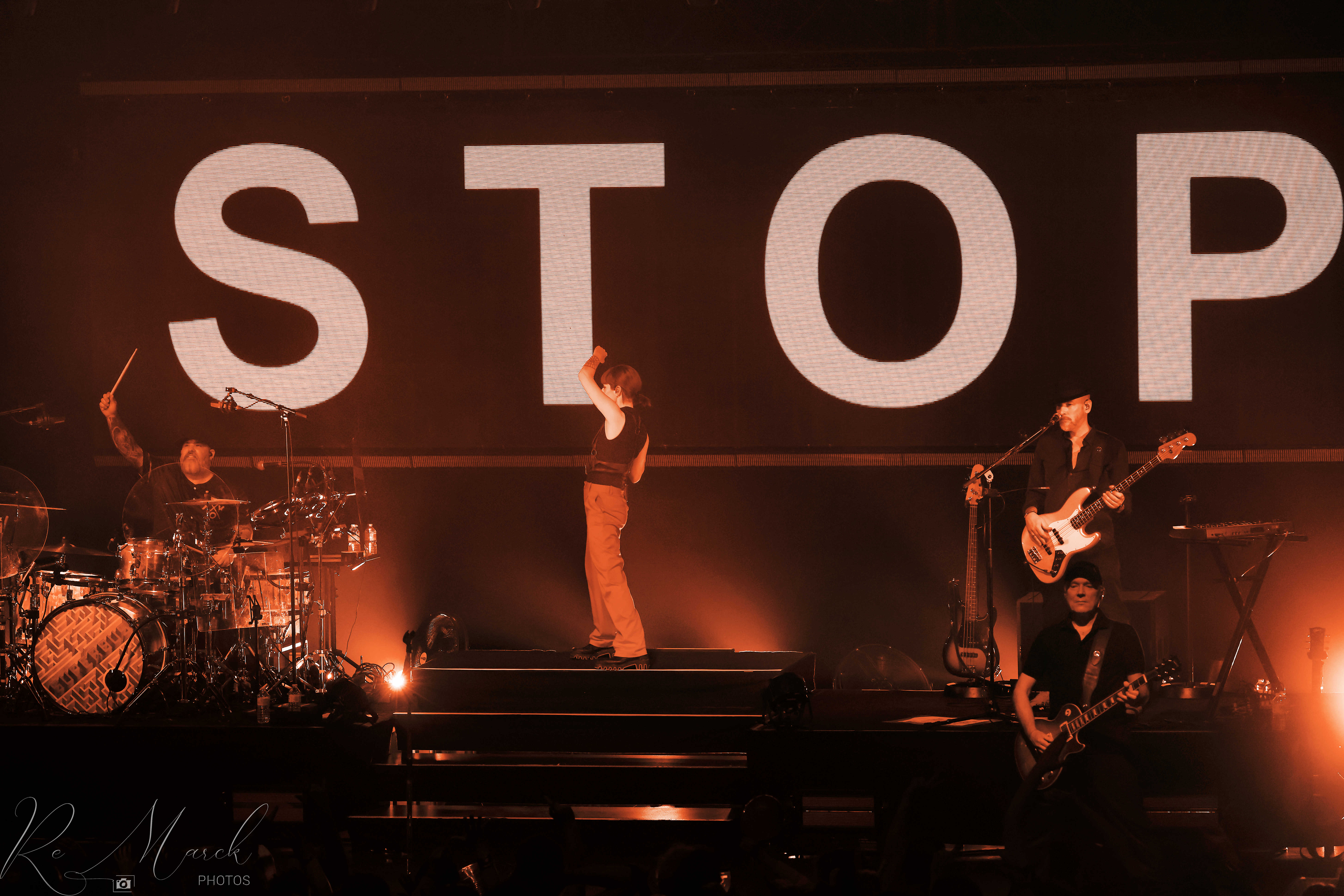 De Twiggy à OK KO, Superbus traverse les époques.