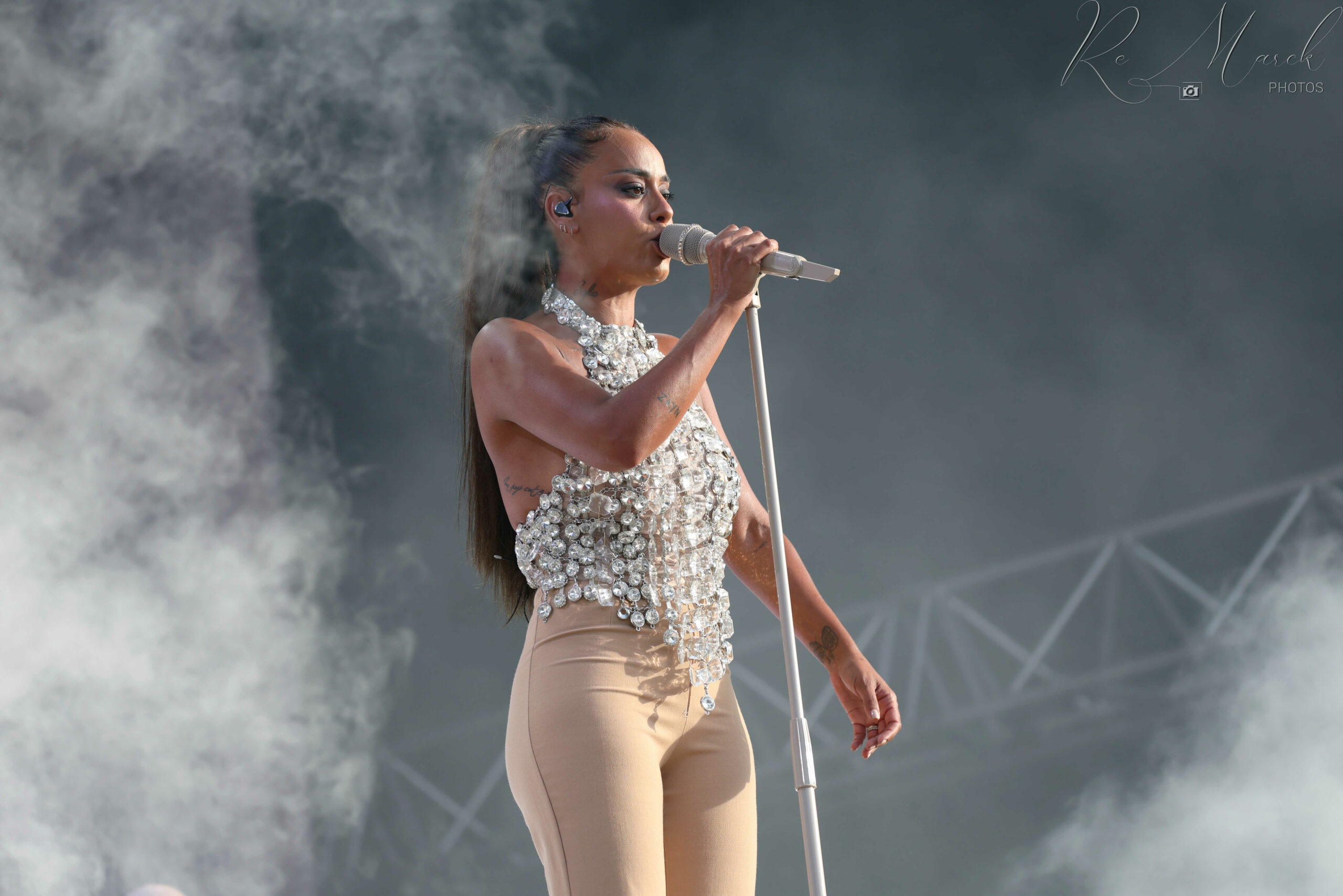 xxAmel Bent 15 Baudet 26 V