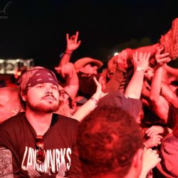 La crise fait rage, mais le monde du spectacle ne jette pas l’éponge.